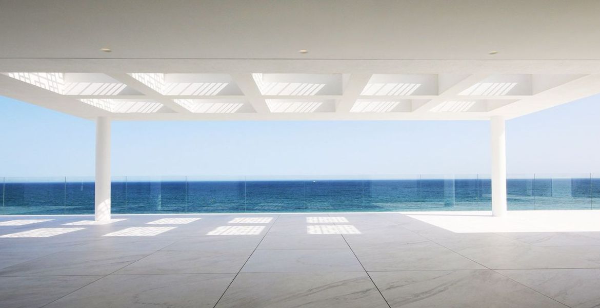 Apartment First line of the Mediterranean Sea