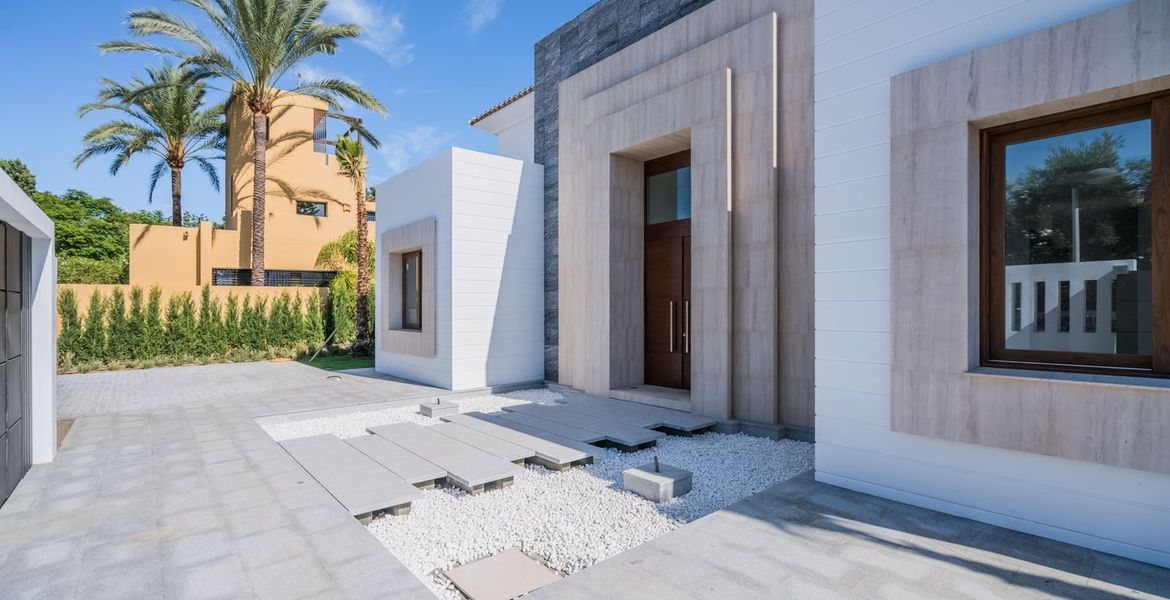 Stunning Contemporary Villa in Guadalmina Baja