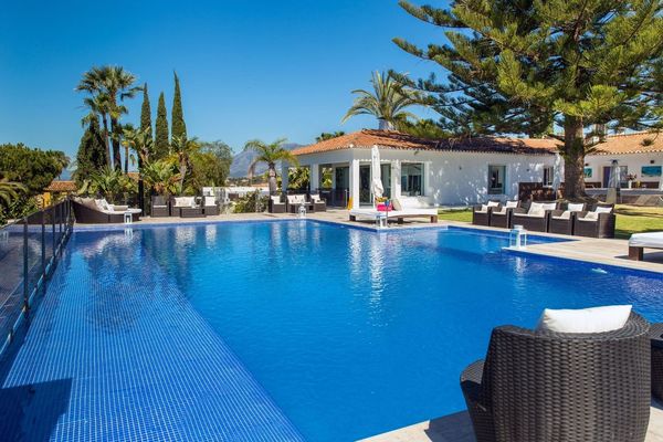 Villa en alquiler en Elviria