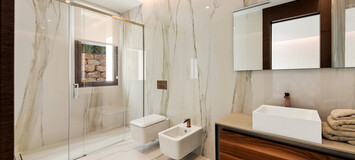 New luxurious modern mansion with sea views in the heart of 