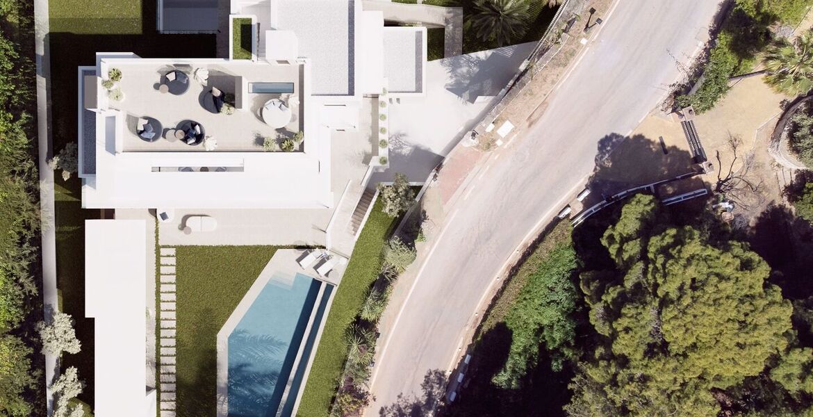 Villa for sale in Cascada de Camojan Marbella