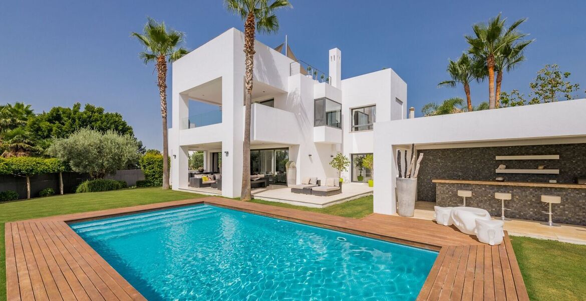 Contemporary Villa near Puerto Banus with Sea Views