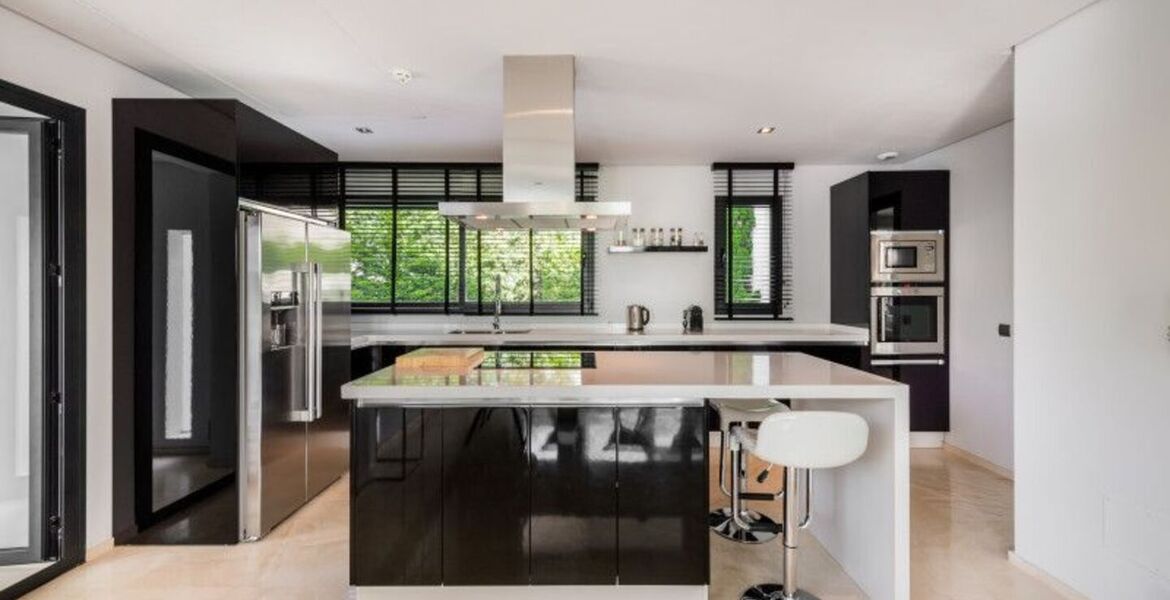 Contemporary Villa near Puerto Banus with Sea Views