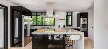Contemporary Villa near Puerto Banus with Sea Views