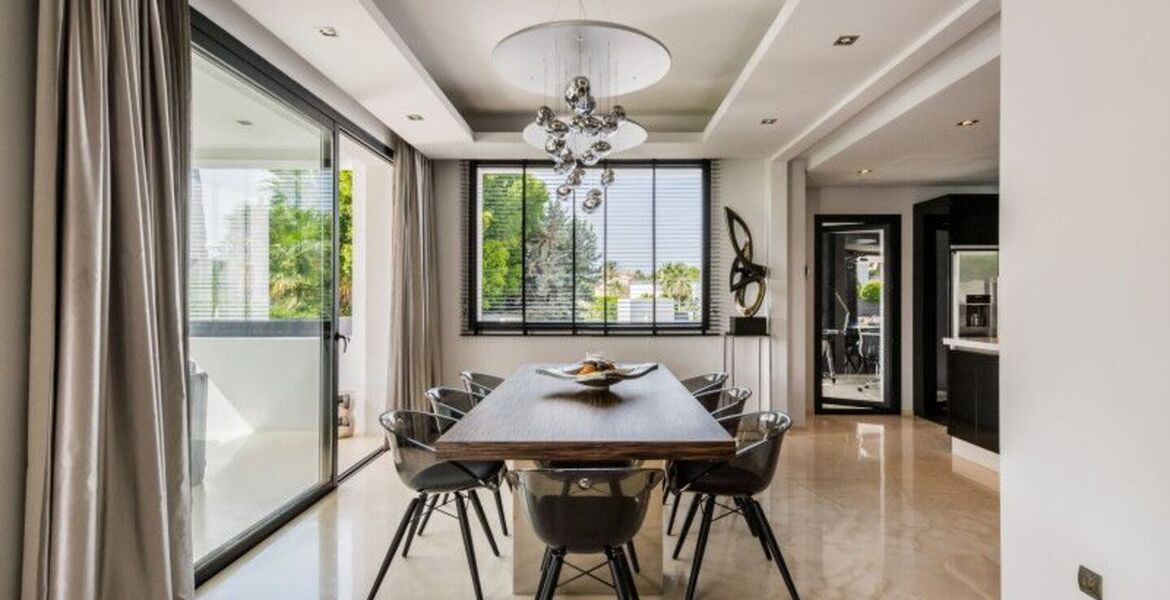 Contemporary Villa near Puerto Banus with Sea Views