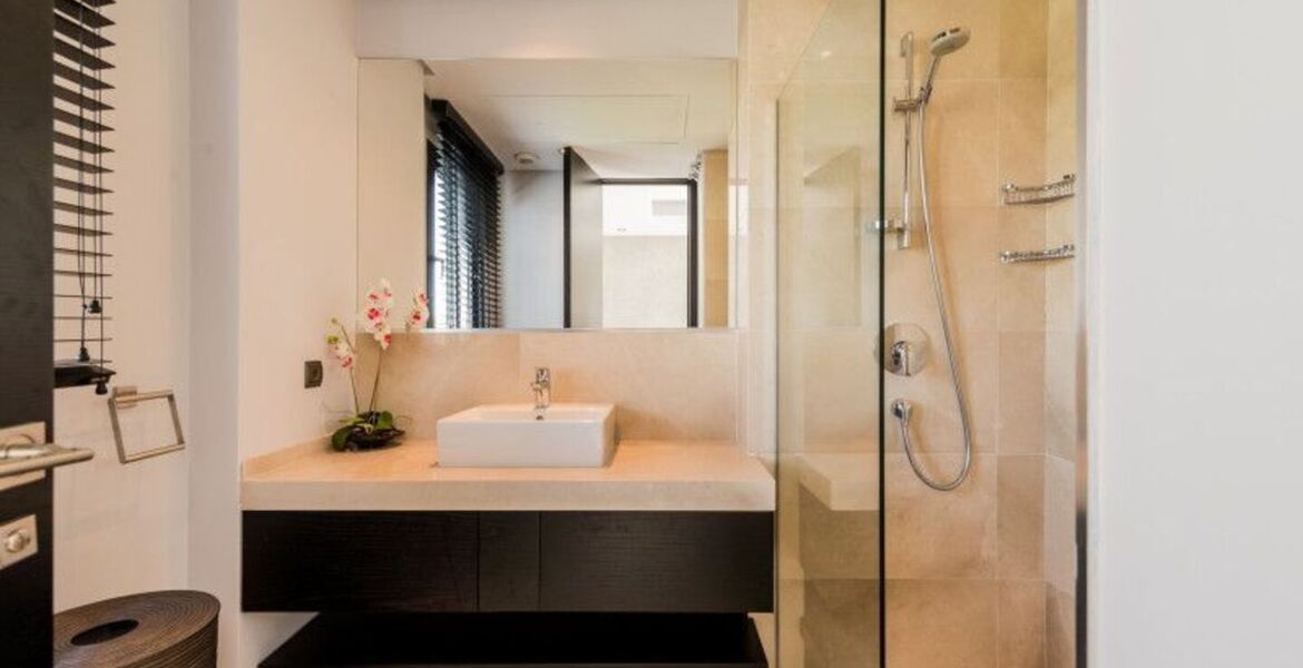 Contemporary Villa near Puerto Banus with Sea Views
