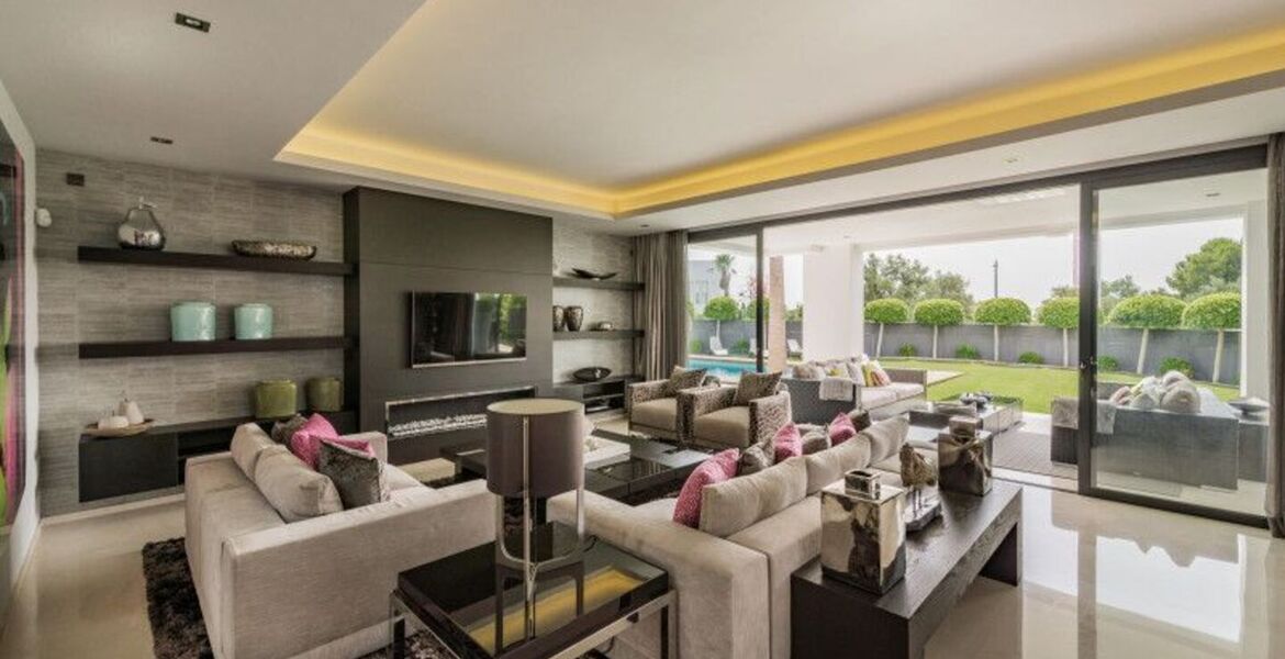Contemporary Villa near Puerto Banus with Sea Views